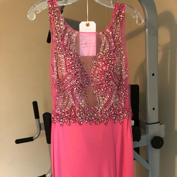 SELLING MY PROM DRESS 💗 - Picture 2 of 3